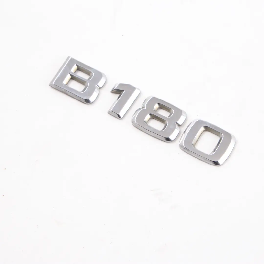 Schriftzug Emblem B180 Heckkofferraum Aufgeklebt für Mercedes W245 mit Teilenummer A1698171415 Mercedes W245 Schriftzug Emblem B180 Heckkofferraum Aufgeklebt - SKU A1698171415-1 - Teilenummer A1698171415