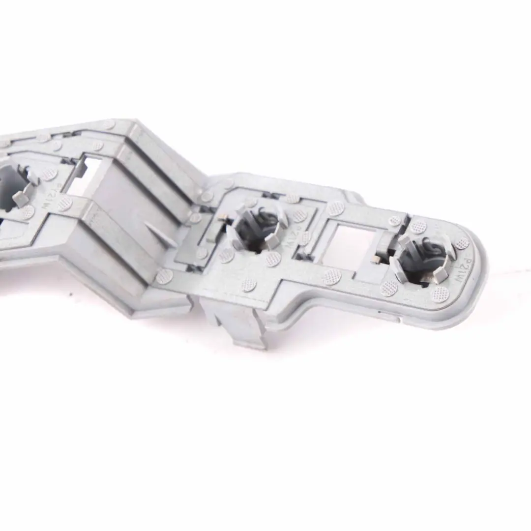 Portalámparas Panel Lateral Enchufe Trasera Izquierda para Mercedes W169 con número de pieza A1698200177 Mercedes W169 Portalámparas Panel Lateral Enchufe Trasera Izquierda - SKU A1698200177 - Número de pieza A1698200177