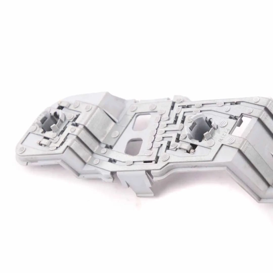 Portalámparas Panel Lateral Enchufe Trasera Izquierda para Mercedes W169 con número de pieza A1698200177 Mercedes W169 Portalámparas Panel Lateral Enchufe Trasera Izquierda - SKU A1698200177 - Número de pieza A1698200177