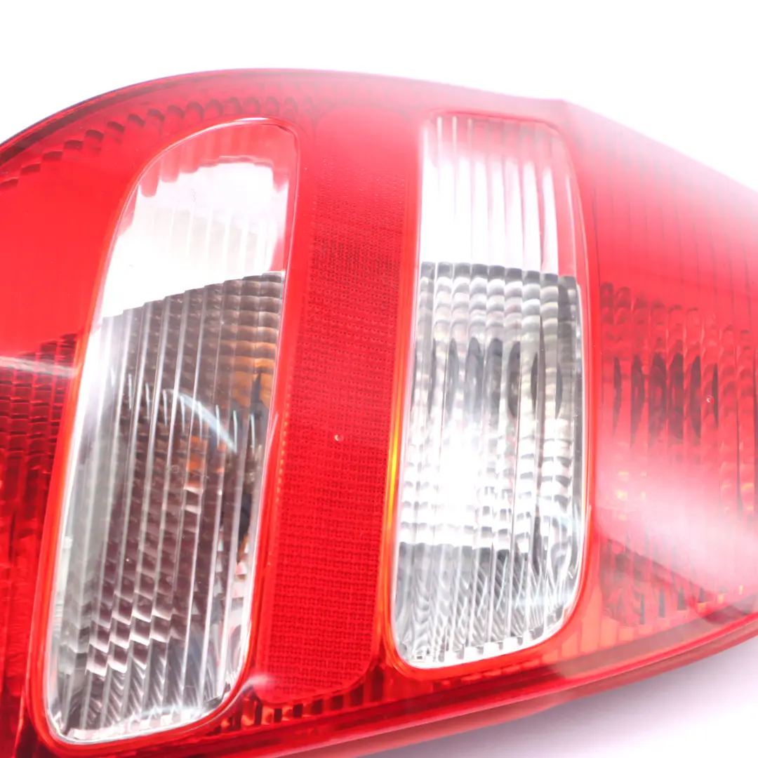 Mercedes W169 Feu arrière gauche Panneau latéral du feu arrière - SKU A1698200364-2 - Numéro de pièce A1698200364