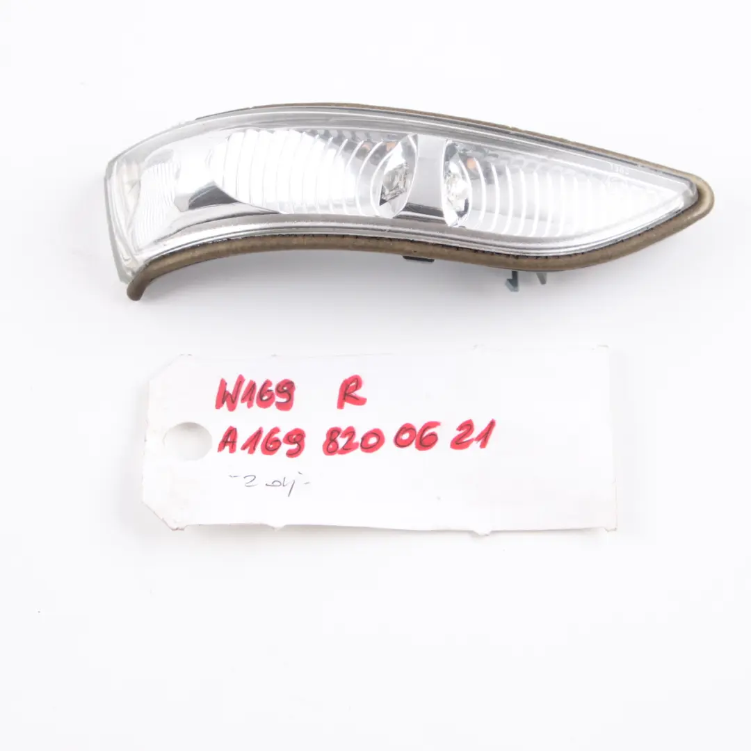 Indicatore direzione Mercedes W169 W245 Destra Segnale d'ala lampada per con numero di parte A1698200621 Indicatore direzione Mercedes W169 W245 Destra Segnale d'ala lampada - SKU A1698200621 - Numero di parte A1698200621