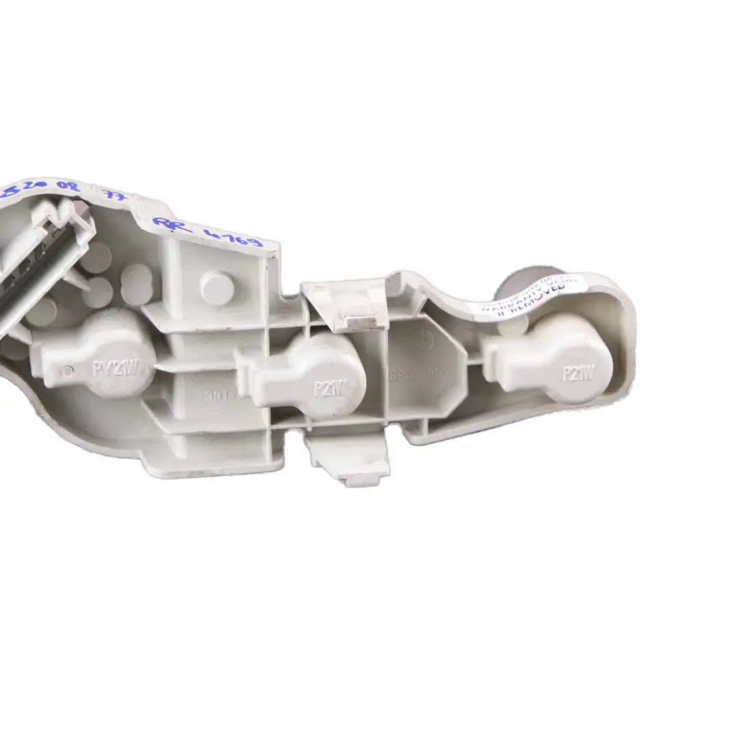 Support d'ampoule Douille lampe arrière gauche pour Mercedes W169 à propos du numéro de pièce A1698200777 Mercedes W169 Support d'ampoule Douille lampe arrière gauche - SKU A1698200777 - Numéro de pièce A1698200777