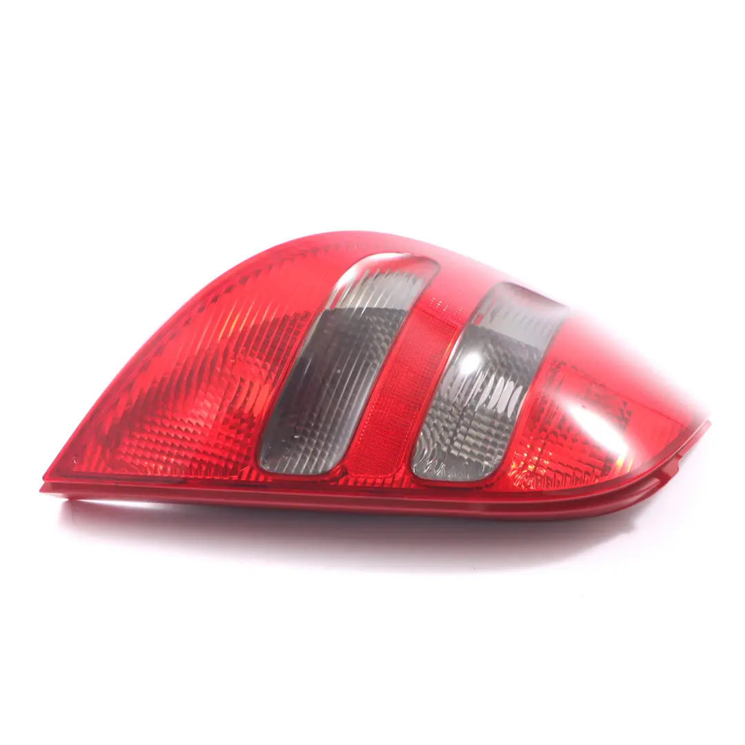 Lampa Lewy Tył Lewa Tylna Przyciemniona do Mercedes W169 o numerze A1698200964 Mercedes W169 Lampa Lewy Tył Lewa Tylna Przyciemniona - SKU A1698200964-1 - Numer Części A1698200964