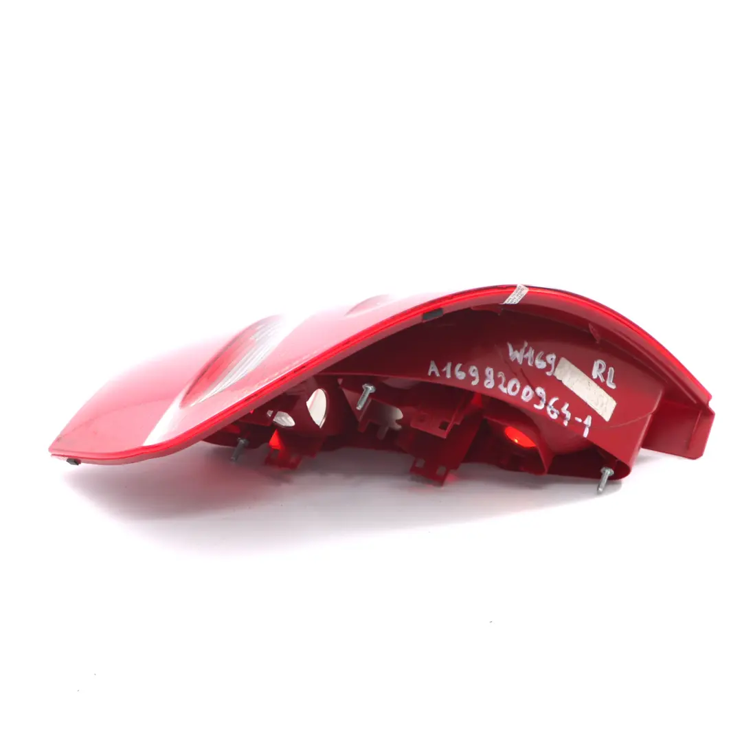 Mercedes W169 Feu arrière gauche Panneau latéral feux arrière teinté - SKU A1698200964-1 - Numéro de pièce A1698200964