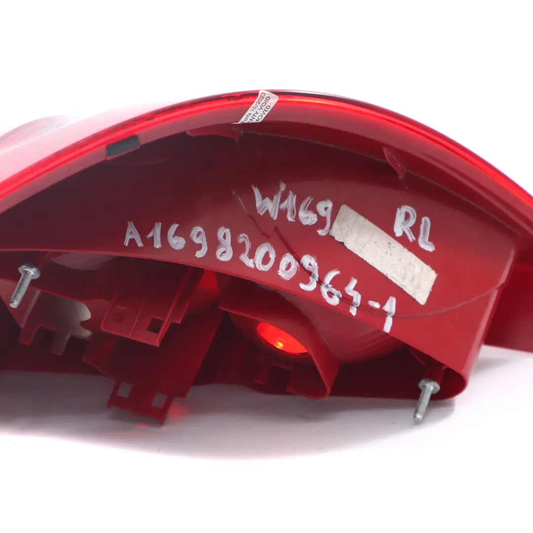 Feu arrière gauche Panneau latéral feux arrière teinté pour Mercedes W169 à propos du numéro de pièce A1698200964 Mercedes W169 Feu arrière gauche Panneau latéral feux arrière teinté - SKU A1698200964-1 - Numéro de pièce A1698200964