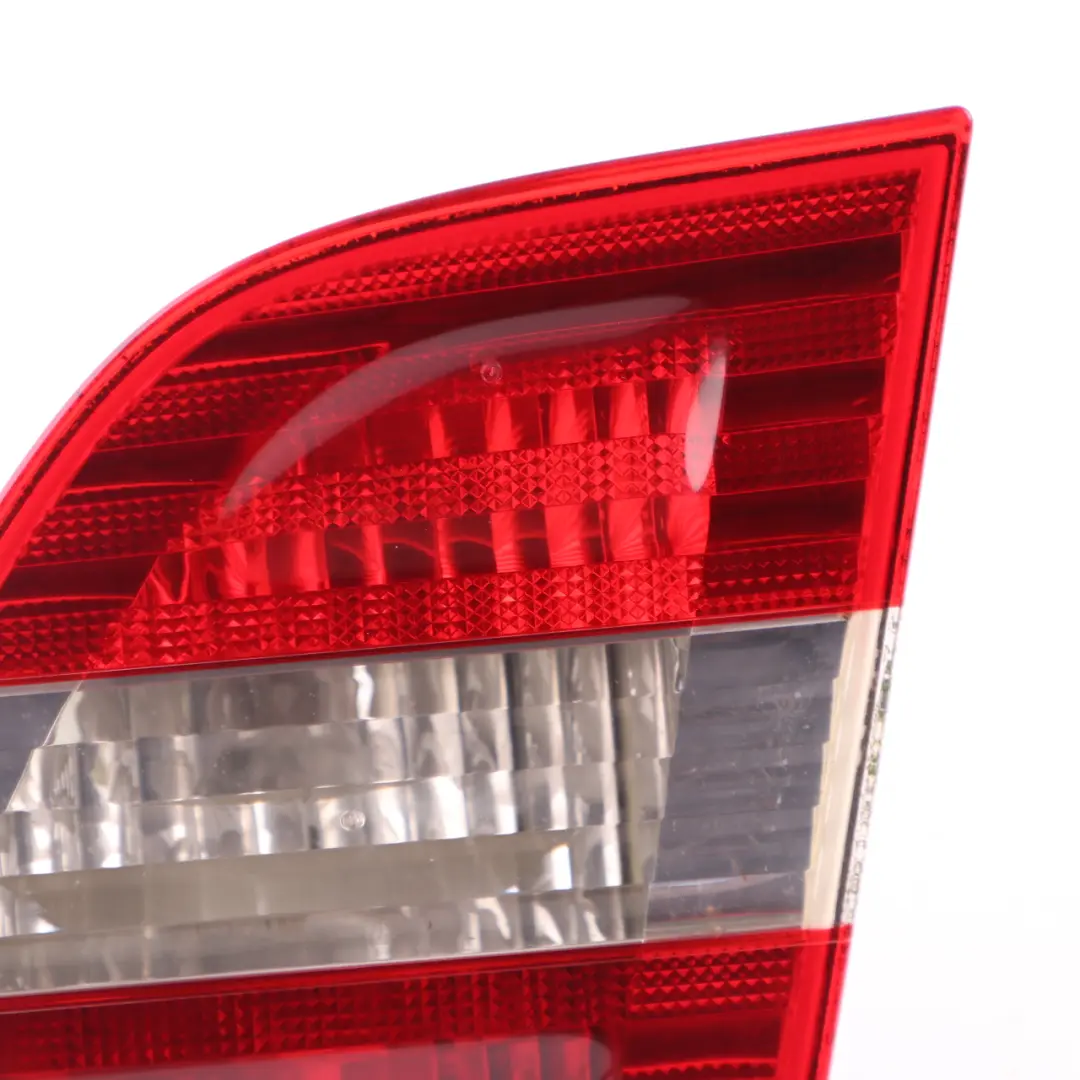 Lampa Klapy Bagażnika Prawy Tylna Prawy Tył do Mercedes W245 o numerze A1698201264 Mercedes W245 Lampa Klapy Bagażnika Prawy Tylna Prawy Tył - SKU A1698201264 - Numer Części A1698201264