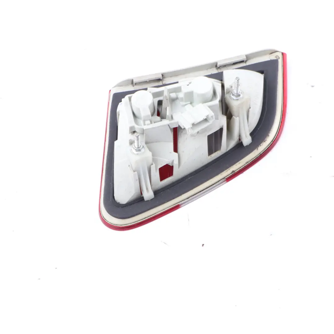 Fanale Posteriore Destro Coperchio Baule Portellone Fanale per Mercedes W245 con numero di parte A1698201264 Mercedes W245 Fanale Posteriore Destro Coperchio Baule Portellone Fanale - SKU A1698201264 - Numero di parte A1698201264