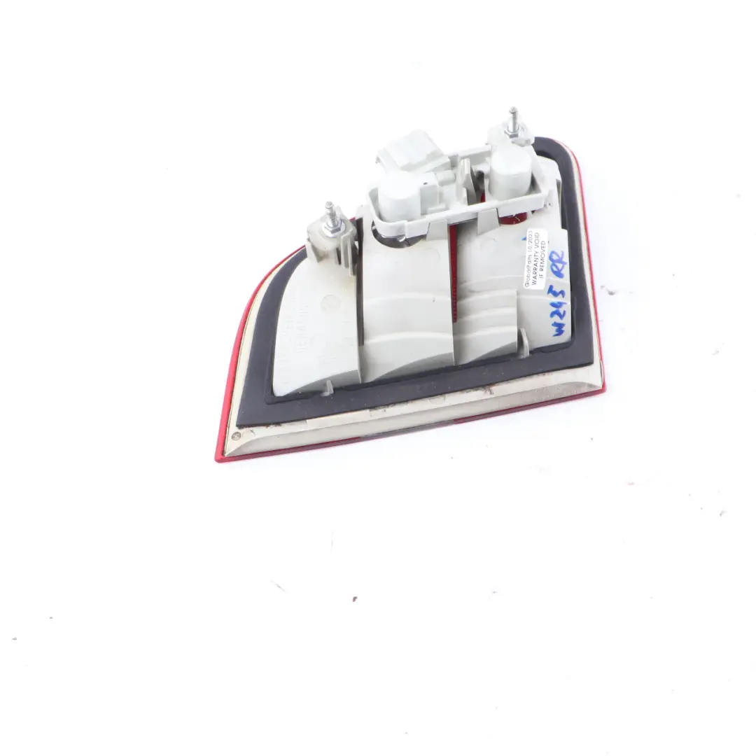 Luz Trasera Derecha Tapa Maletero Portón Trasero para Mercedes W245 con número de pieza A1698201264 Mercedes W245 Luz Trasera Derecha Tapa Maletero Portón Trasero - SKU A1698201264 - Número de pieza A1698201264