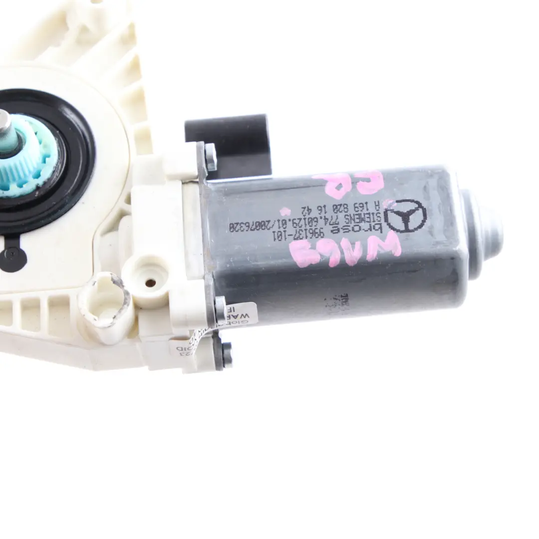 Motore sollevatore Mercedes W169 W245 Porta anteriore destra Finestrino per con numero di parte A1698201642 Motore sollevatore Mercedes W169 W245 Porta anteriore destra Finestrino - SKU A1698201642 - Numero di parte A1698201642