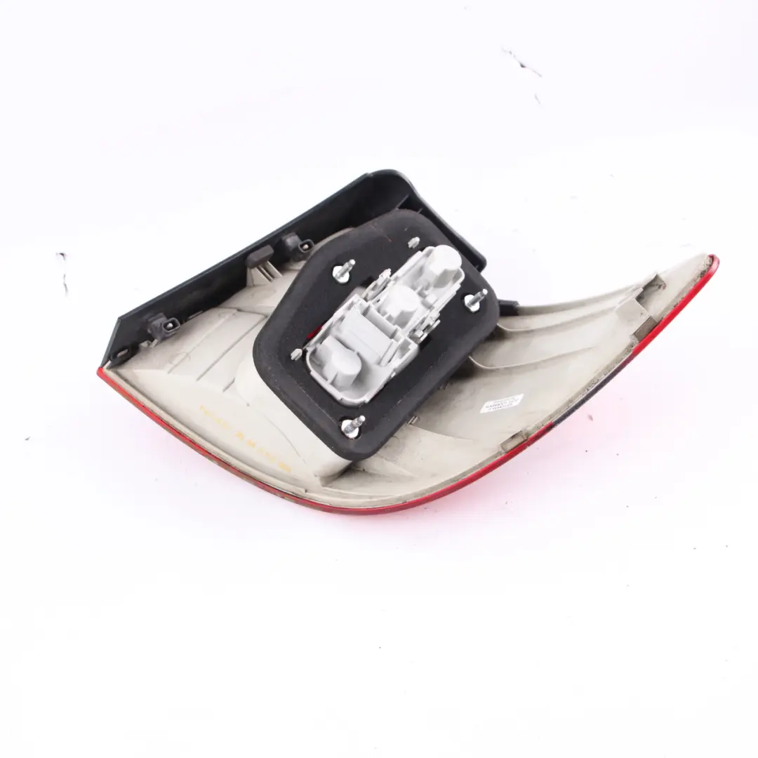 Fanale Posteriore Sinistro Lampada Pannello Laterale per Mercedes W245 con numero di parte A1698202364 Mercedes W245 Fanale Posteriore Sinistro Lampada Pannello Laterale - SKU A1698202364 - Numero di parte A1698202364