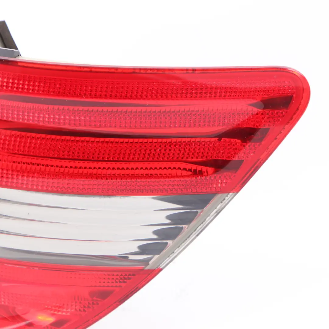 Fanale posteriore Portellone posteriore destro per Mercedes W245 con numero di parte A1698202664 Mercedes W245 Fanale posteriore Portellone posteriore destro - SKU A1698202664-1 - Numero di parte A1698202664