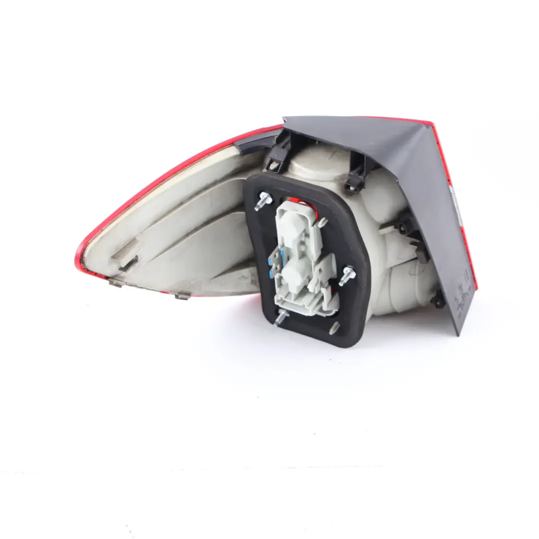 Luz Trasera Puerta Trasera Trasera Derecha para Mercedes W245 con número de pieza A1698202664 Mercedes W245 Luz Trasera Puerta Trasera Trasera Derecha - SKU A1698202664-1 - Número de pieza A1698202664