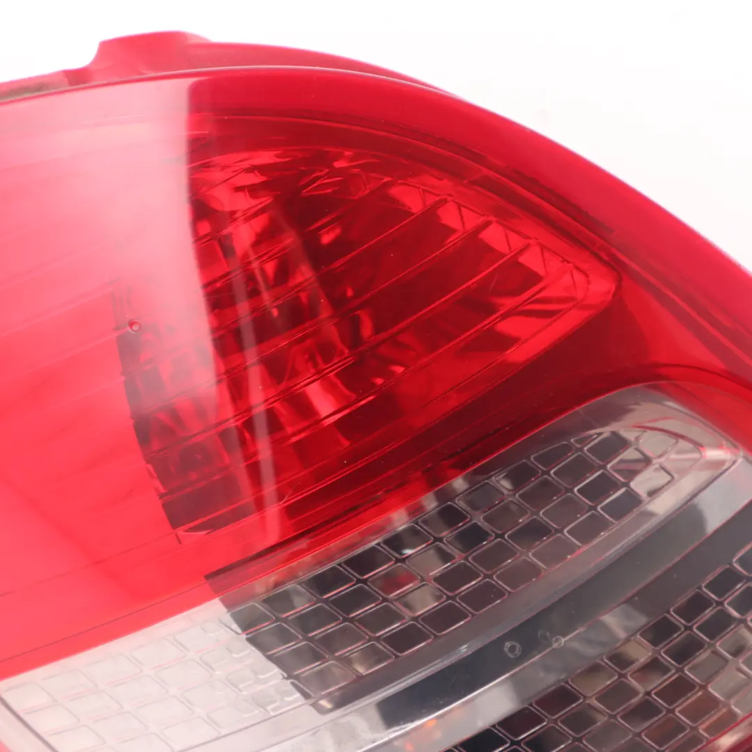 Feu Arrière Mercedes W169 Gauche Tail Light Side Panel pour à propos du numéro de pièce A1698202964 Feu Arrière Mercedes W169 Gauche Tail Light Side Panel - SKU A1698202964-1 - Numéro de pièce A1698202964