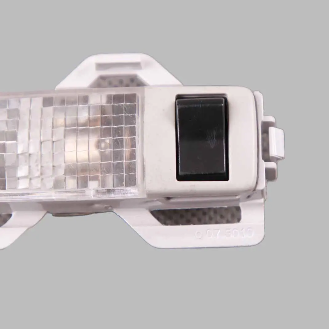 Mercedes W169 W245 Feu de toit Lampe intérieure arrière droite - SKU A1698204401 - Numéro de pièce A1698204401