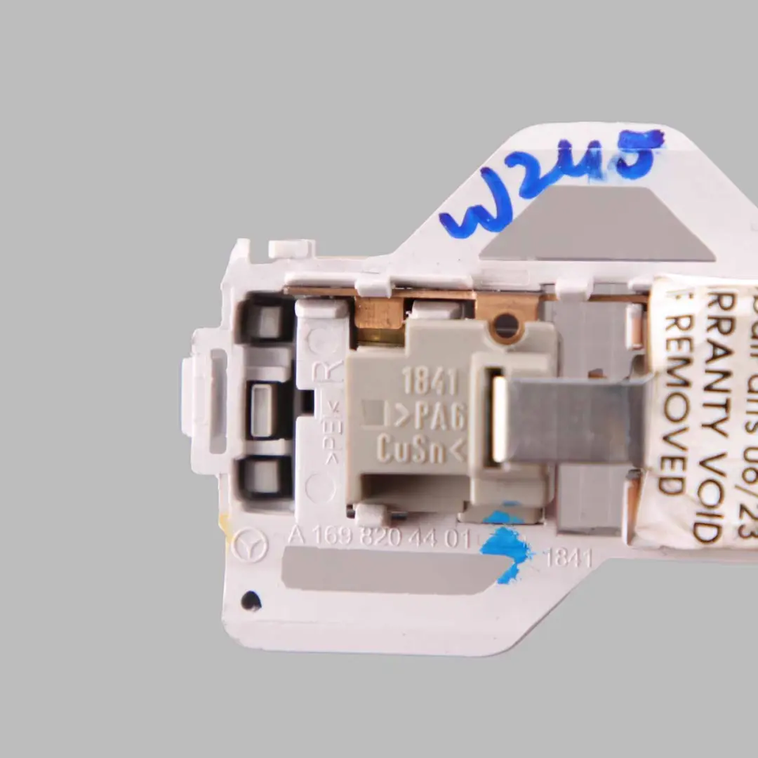 Mercedes W169 W245 Feu de toit Lampe intérieure arrière droite - SKU A1698204401 - Numéro de pièce A1698204401