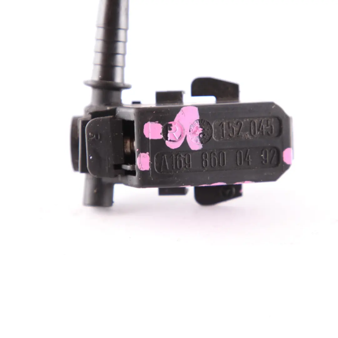 Gicleur De Lave-Glace Avant pour Mercedes W169 W245 à propos du numéro de pièce A1698600492 Mercedes W169 W245 Gicleur De Lave-Glace Avant - SKU A1698600492-1 - Numéro de pièce A1698600492