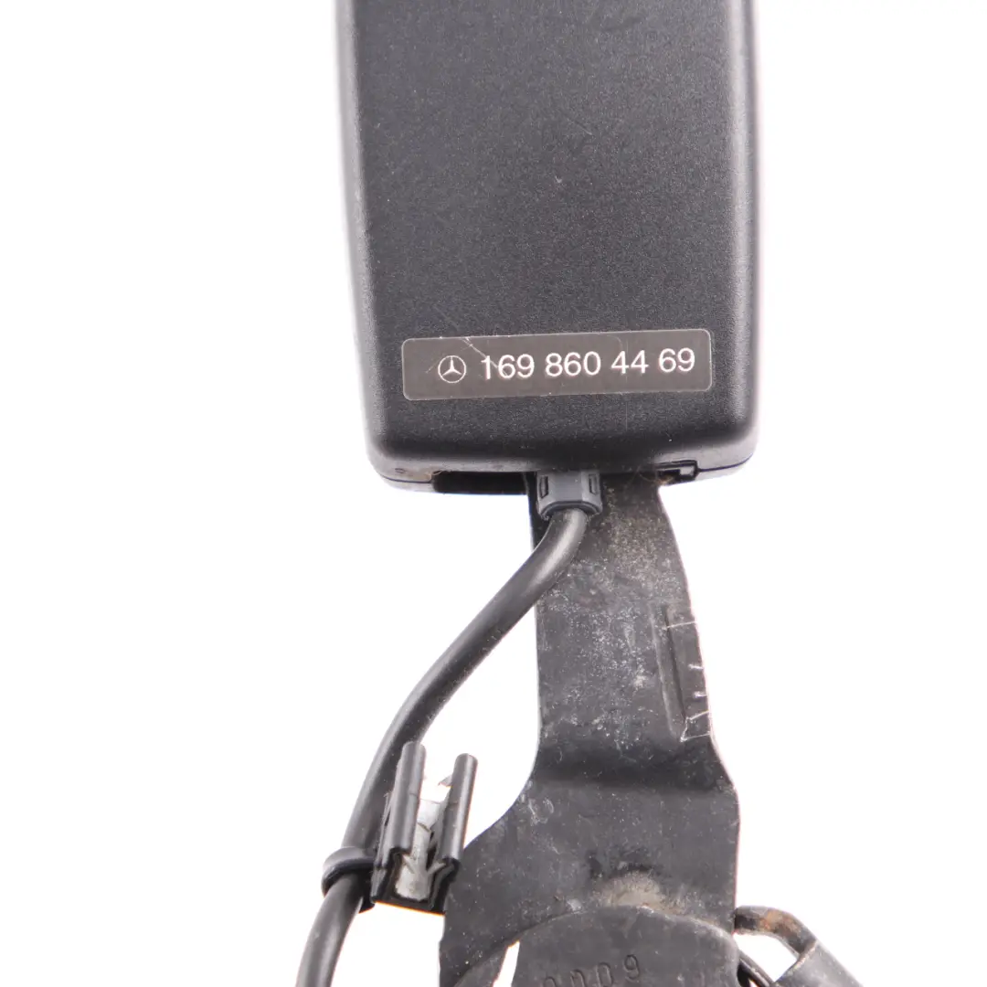 Buckle Mercedes W169 W245 Tensioner Lower Belt Rear Centre to Seat with Part number A1698604469 Seat Buckle Mercedes W169 W245 Tensioner Lower Belt Rear Centre - SKU A1698604469 - Part number A1698604469