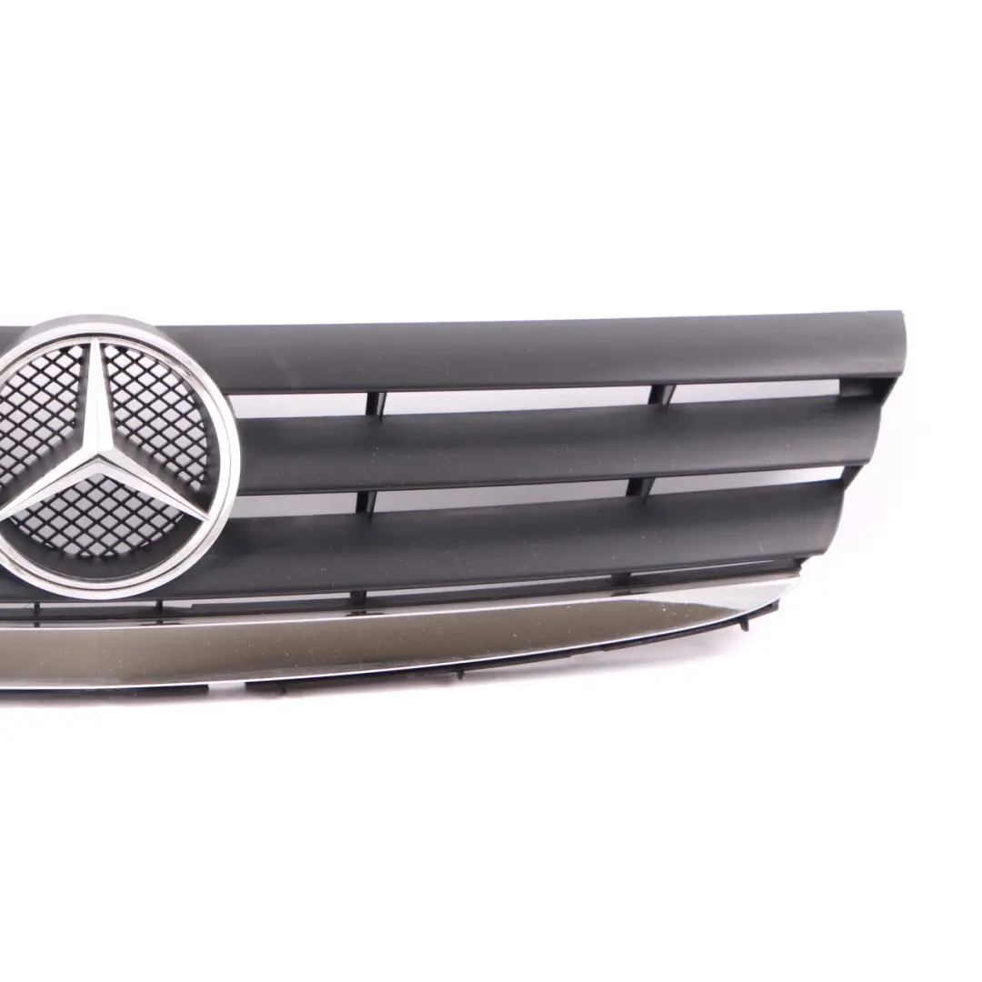 Frontgrill Motorhaube Grill Grundiert Schwarz Chrom für Mercedes W169 mit Teilenummer A1698800083 Mercedes W169 Frontgrill Motorhaube Grill Grundiert Schwarz Chrom - SKU A1698800083 - Teilenummer A1698800083