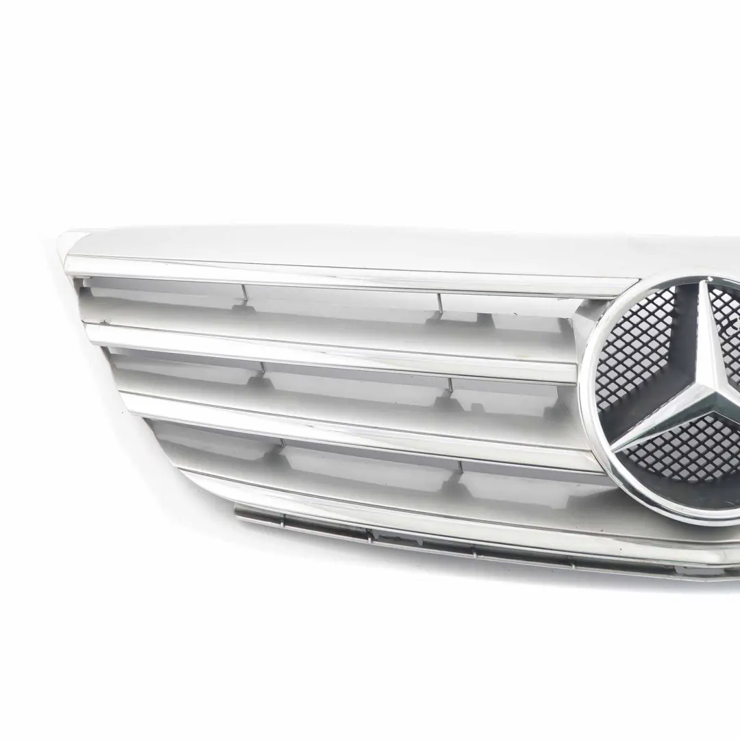Grill Atrapa Zderzaka Przód Srebrna do Mercedes W245 o numerze A1698800783 Mercedes W245 Grill Atrapa Zderzaka Przód Srebrna - SKU A1698800783-2 - Numer Części A1698800783