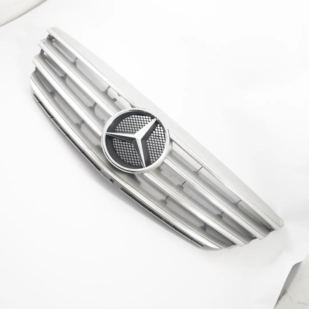 anteriore Bonnet Radiatore Griglia Fascio Pannello Argento Cromo per Mercedes W245 con numero di parte A1698800783 Mercedes W245 anteriore Bonnet Radiatore Griglia Fascio Pannello Argento Cromo - SKU A1698800783-2 - Numero di parte A1698800783
