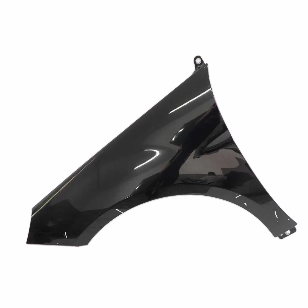 Panneau latéral aile avant gauche Cosmic Black Metallic - 191 pour Mercedes W245 à propos du numéro de pièce A1698800718 Mercedes W245 Panneau latéral aile avant gauche Cosmic Black Metallic - 191 - SKU A1698800918-KB1 - Numéro de pièce A1698800718