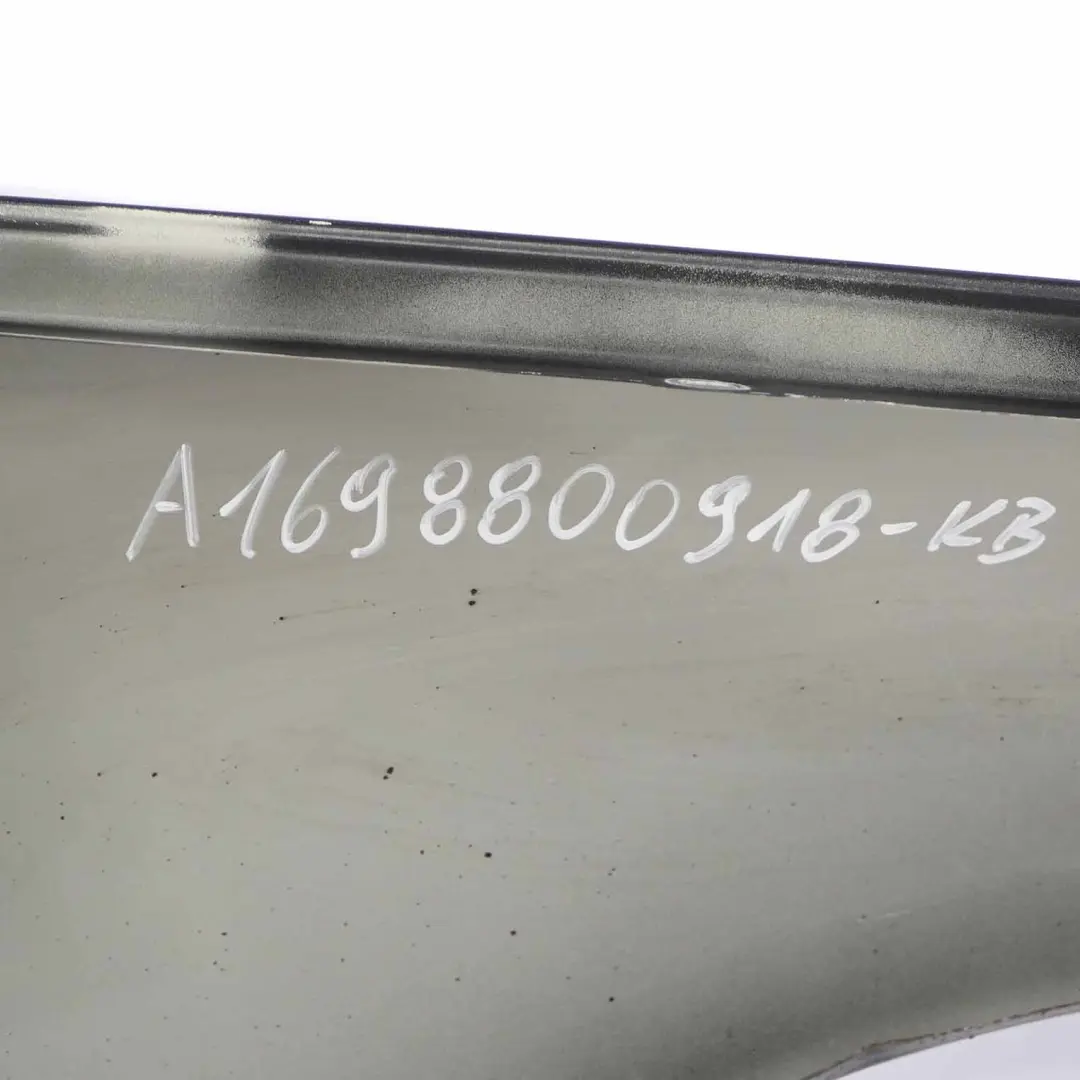 Panneau latéral aile avant gauche Cosmic Black Metallic - 191 pour Mercedes W245 à propos du numéro de pièce A1698800718 Mercedes W245 Panneau latéral aile avant gauche Cosmic Black Metallic - 191 - SKU A1698800918-KB1 - Numéro de pièce A1698800718