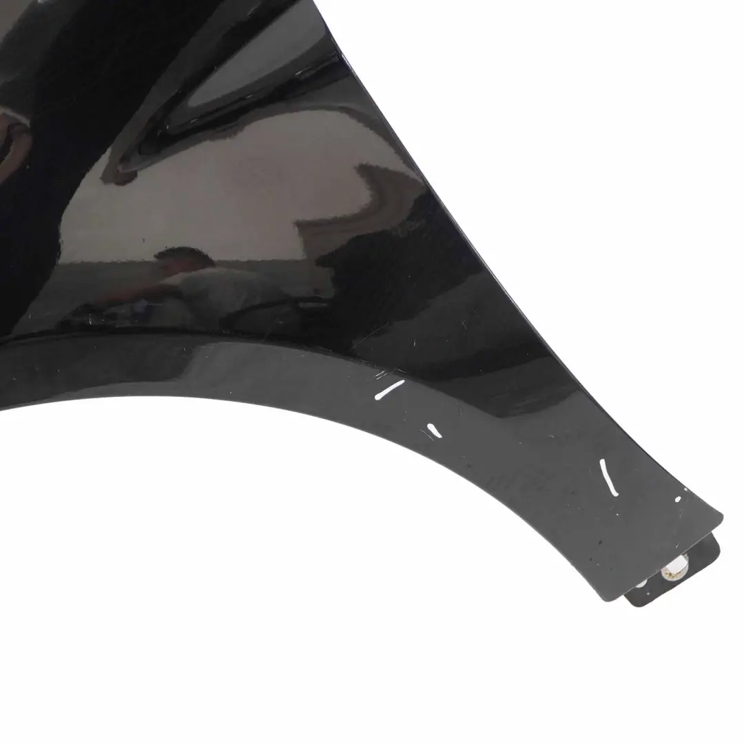 Seitenkotflügel Kotflügel vorne links Cosmic Schwarz Metallic 191 für Mercedes W245 mit Teilenummer A1698800718 Mercedes W245 Seitenkotflügel Kotflügel vorne links Cosmic Schwarz Metallic 191 - SKU A1698800918-KB1 - Teilenummer A1698800718