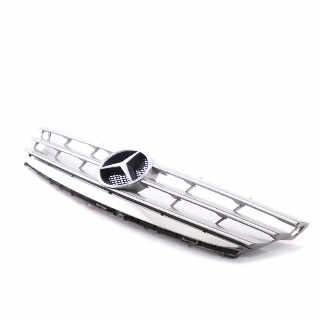 Grill Atrapa Zderzak Przód Chrom do Mercedes W169 o numerze A1698800983 Mercedes W169 Grill Atrapa Zderzak Przód Chrom - SKU A1698800983 - Numer Części A1698800983