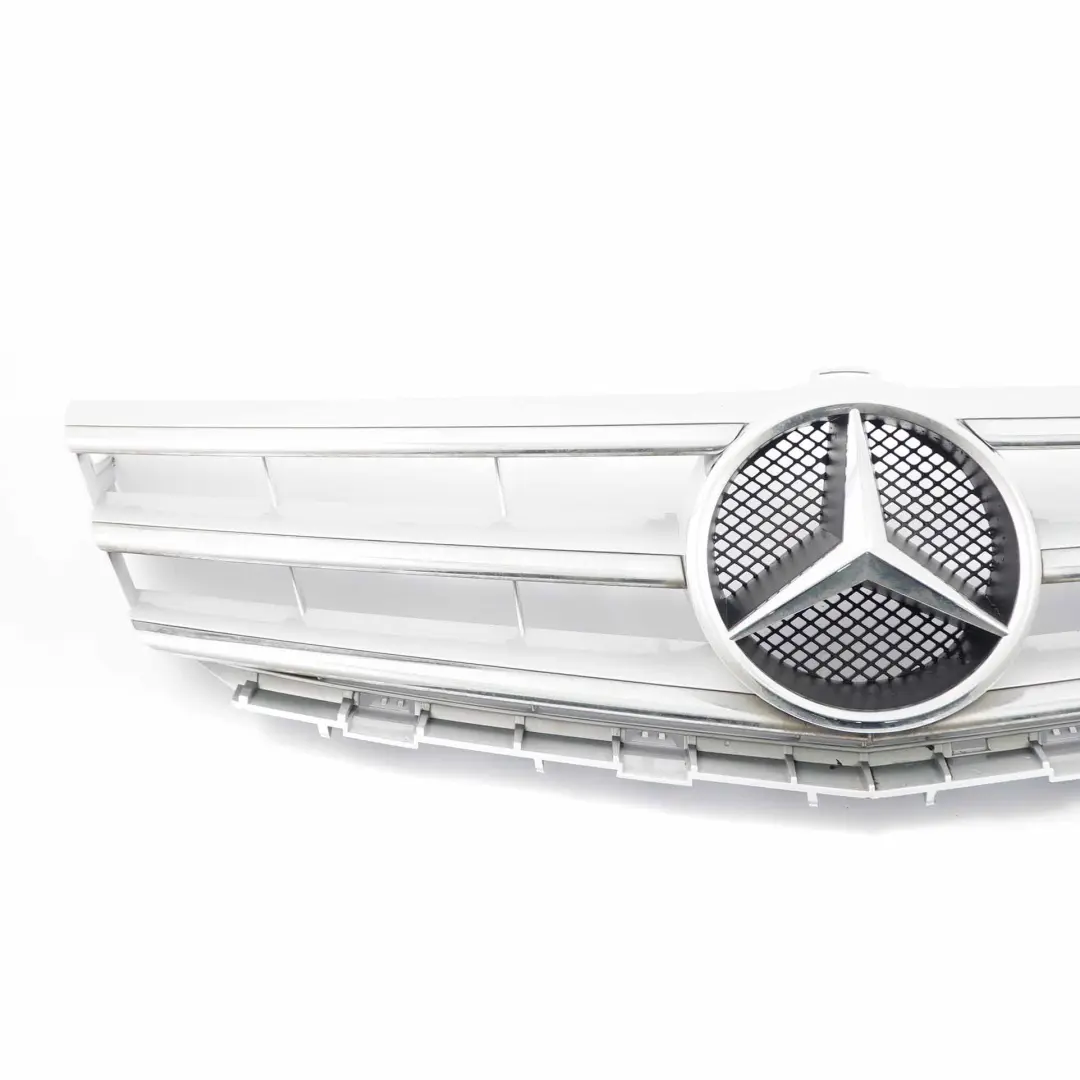 Mercedes-Benz W169 Capot avant Grille de radiateur pour à propos du numéro de pièce A1698801783 Mercedes-Benz W169 Capot avant Grille de radiateur - SKU A1698801783 - Numéro de pièce A1698801783