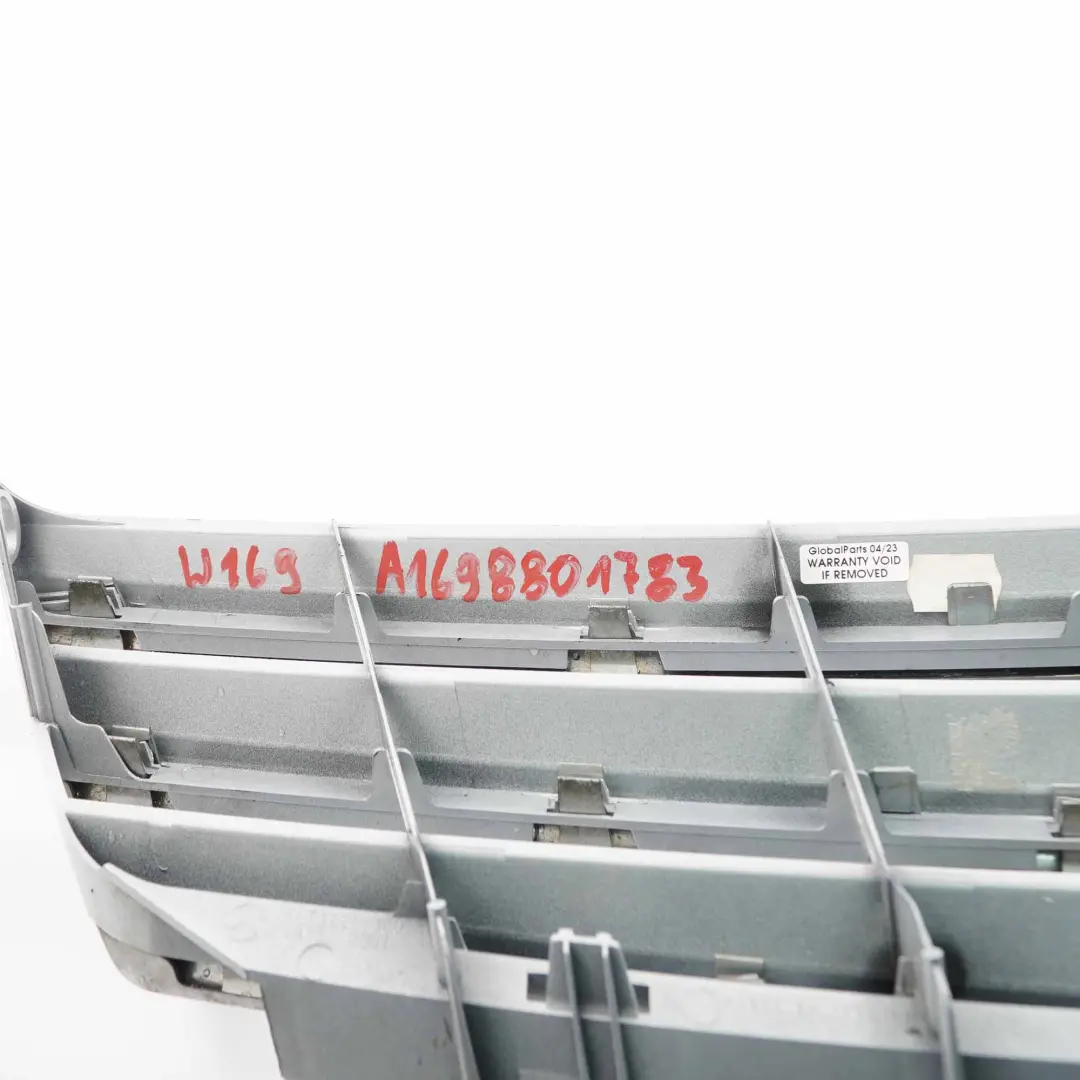 Mercedes-Benz W169 Capot avant Grille de radiateur pour à propos du numéro de pièce A1698801783 Mercedes-Benz W169 Capot avant Grille de radiateur - SKU A1698801783 - Numéro de pièce A1698801783
