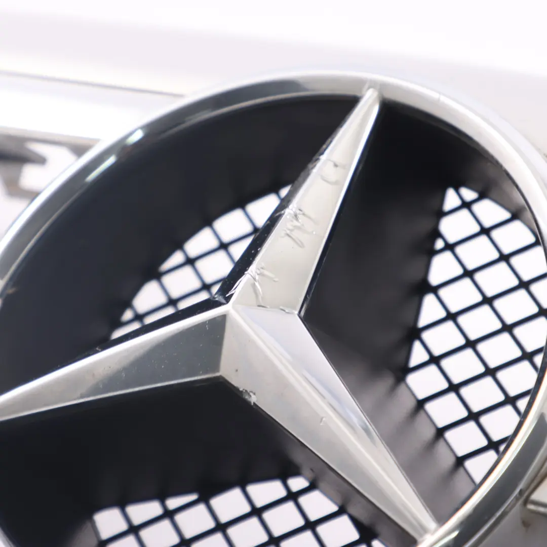 Mercedes W245 Capot Avant Radiateur Grille Panneau Garniture Argenté Chromé - SKU A1698802183-1 - Numéro de pièce A1698802183