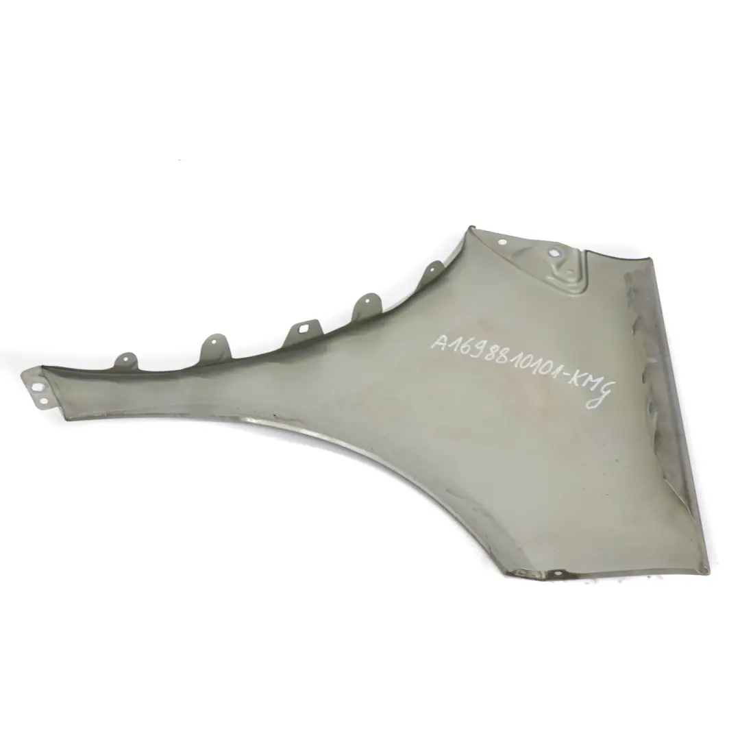 Panel lateral delantero izquierdo Guardabarros Gris Cometa - 748 para Mercedes W169 con número de pieza A1698810101 Mercedes W169 Panel lateral delantero izquierdo Guardabarros Gris Cometa - 748 - SKU A1698810101-KMG - Número de pieza A1698810101