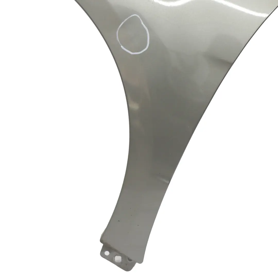 Pannello laterale anteriore sinistro Comet Grey Metallic - 748 per Mercedes W169 con numero di parte A1698810101 Mercedes W169 Pannello laterale anteriore sinistro Comet Grey Metallic - 748 - SKU A1698810101-KMG - Numero di parte A1698810101