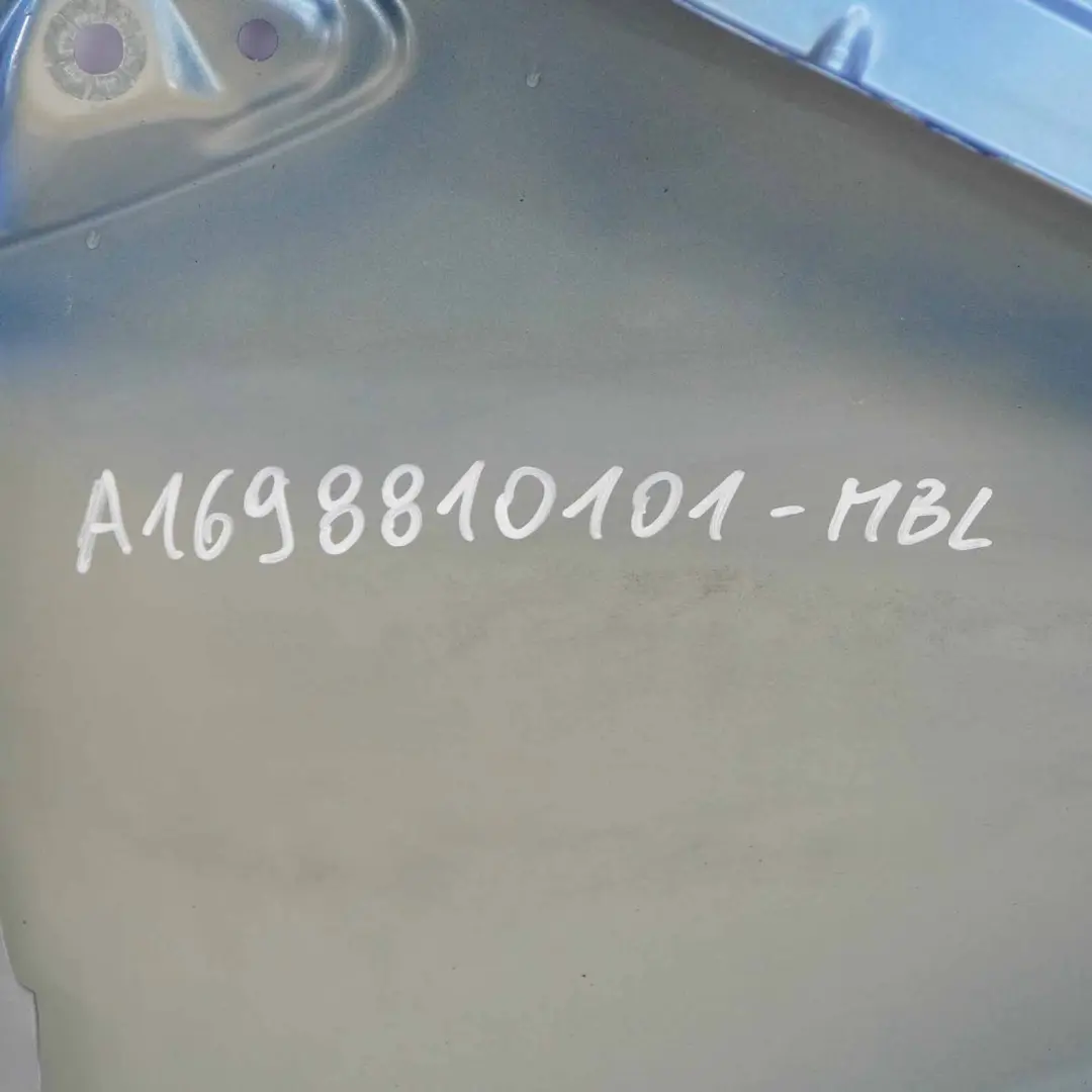 Panneau latéral Aile avant gauche Mistral Blue Metallic - 955 pour Mercedes W169 à propos du numéro de pièce A1698810101 Mercedes W169 Panneau latéral Aile avant gauche Mistral Blue Metallic - 955 - SKU A1698810101-MBL - Numéro de pièce A1698810101