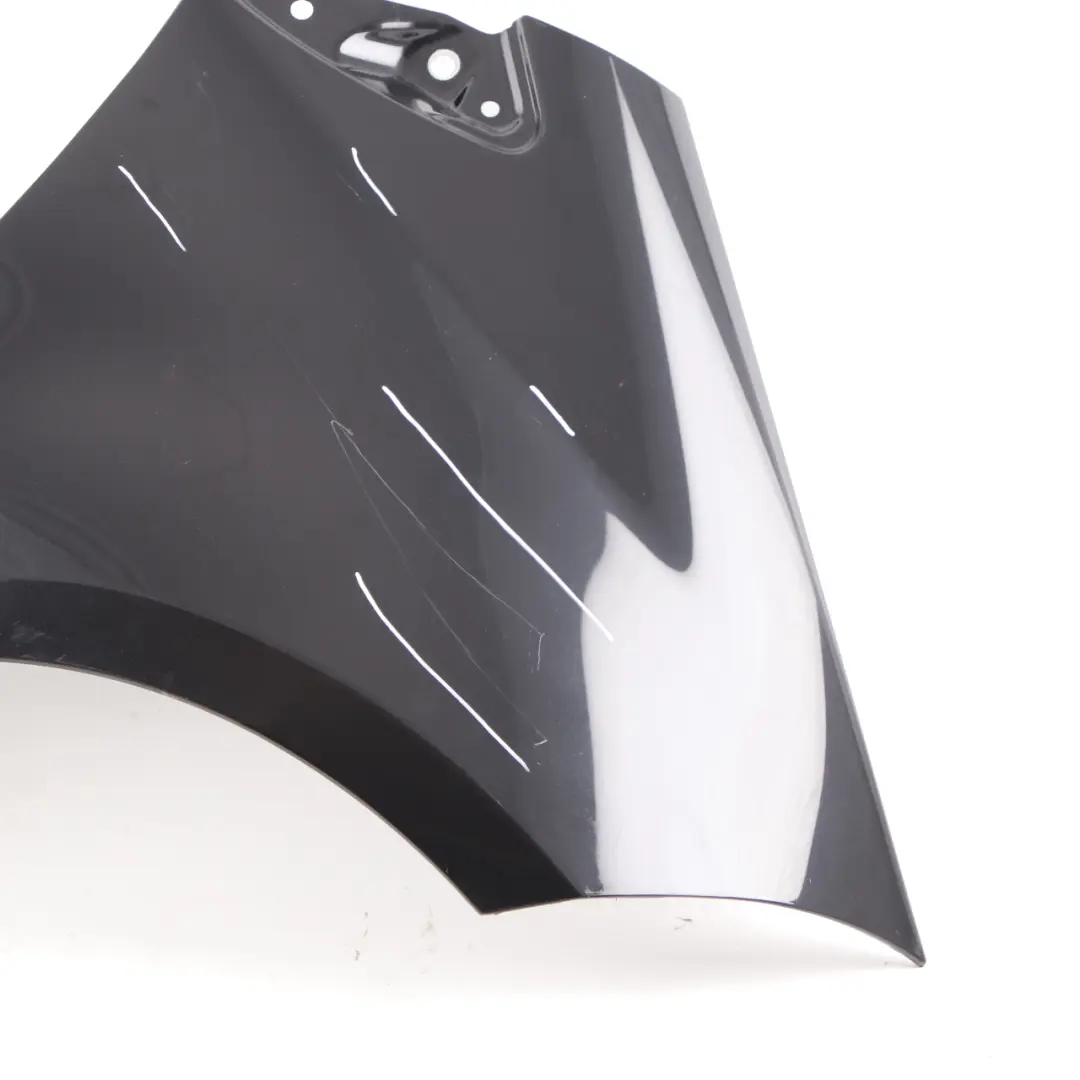 Panneau latéral de l'aile avant droite Kosmos Black - 191 pour Mercedes W169 à propos du numéro de pièce A1698810201 Mercedes W169 Panneau latéral de l'aile avant droite Kosmos Black - 191 - SKU A1698810201-KB - Numéro de pièce A1698810201