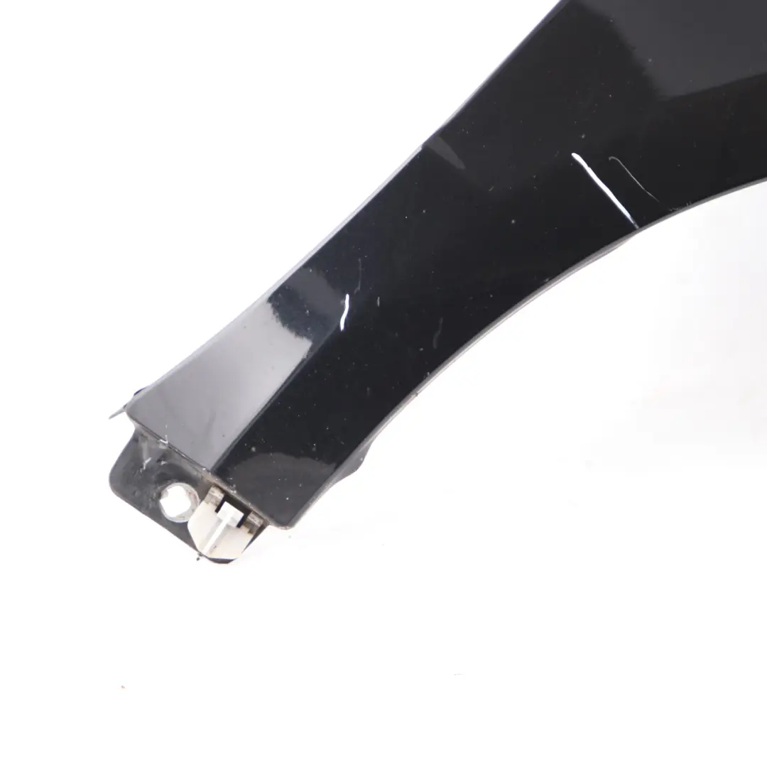 Panneau latéral de l'aile avant droite Kosmos Black - 191 pour Mercedes W169 à propos du numéro de pièce A1698810201 Mercedes W169 Panneau latéral de l'aile avant droite Kosmos Black - 191 - SKU A1698810201-KB - Numéro de pièce A1698810201