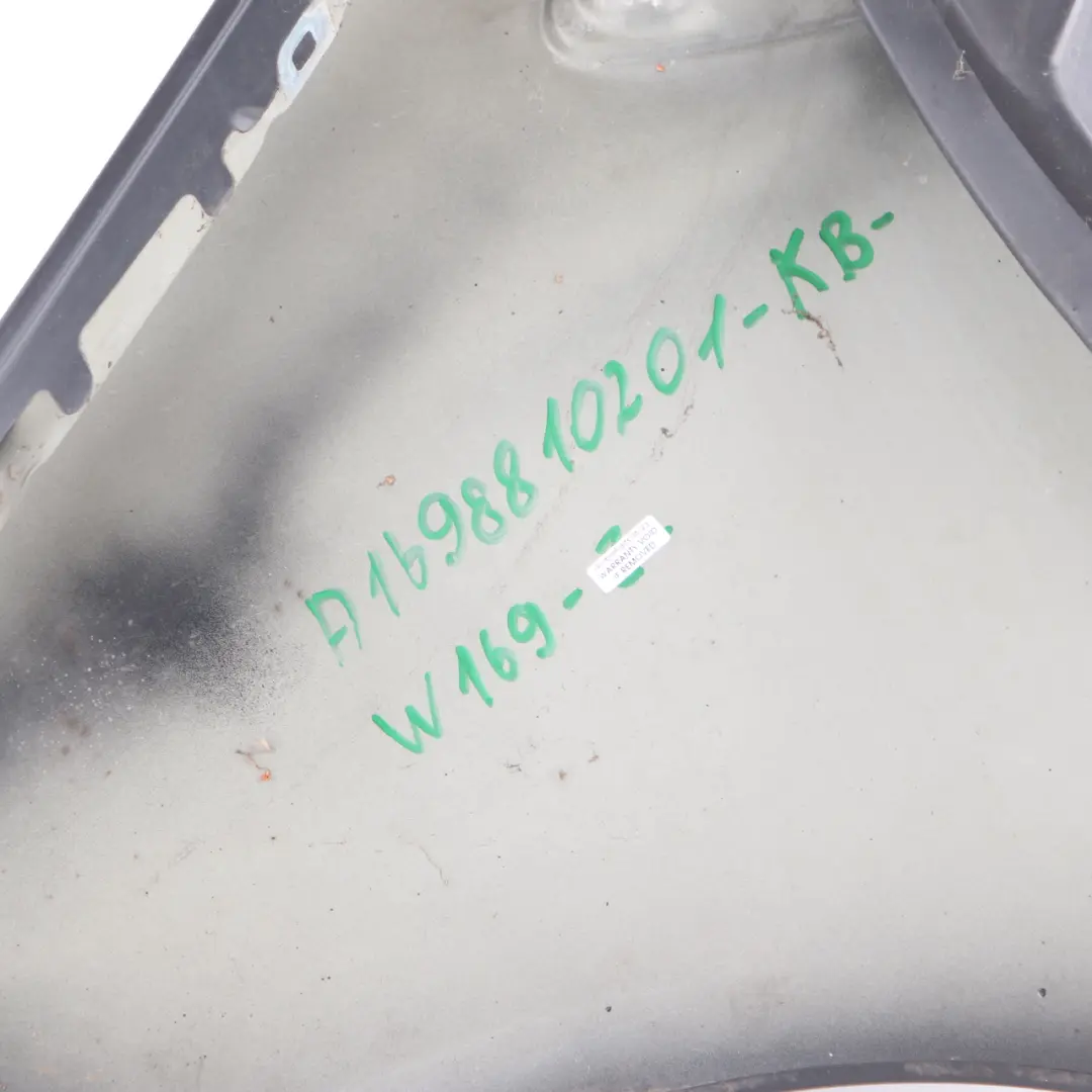 Pannello laterale anteriore destro parafango Kosmos Black 191 per Mercedes W169 con numero di parte A1698810201 Mercedes W169 Pannello laterale anteriore destro parafango Kosmos Black 191 - SKU A1698810201-KB - Numero di parte A1698810201