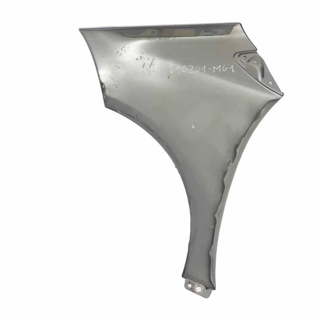 Pannello laterale anteriore destro parafango Mountain Grey - 787 per Mercedes W169 con numero di parte A1698810201 Mercedes W169 Pannello laterale anteriore destro parafango Mountain Grey - 787 - SKU A1698810201-MG1 - Numero di parte A1698810201