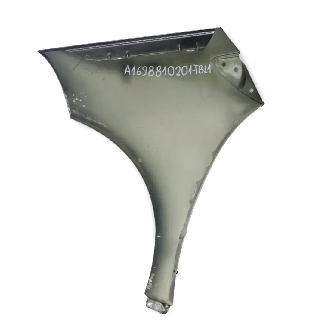 Panel lateral derecho delantero Guardabarros Tropical Black - 160 para Mercedes W169 con número de pieza A1698810201 Mercedes W169 Panel lateral derecho delantero Guardabarros Tropical Black - 160 - SKU A1698810201-TBL1 - Número de pieza A1698810201
