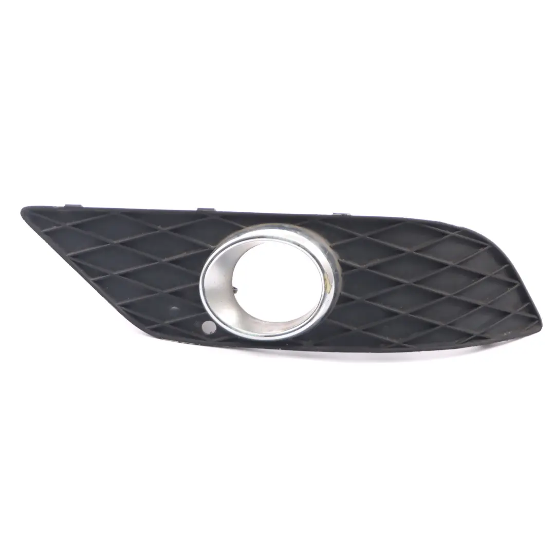 Couvercle de feu antibrouillard pare-chocs avant droit pour Mercedes W245 à propos du numéro de pièce A1698852822 Mercedes W245 Couvercle de feu antibrouillard pare-chocs avant droit - SKU A1698852822-1 - Numéro de pièce A1698852822