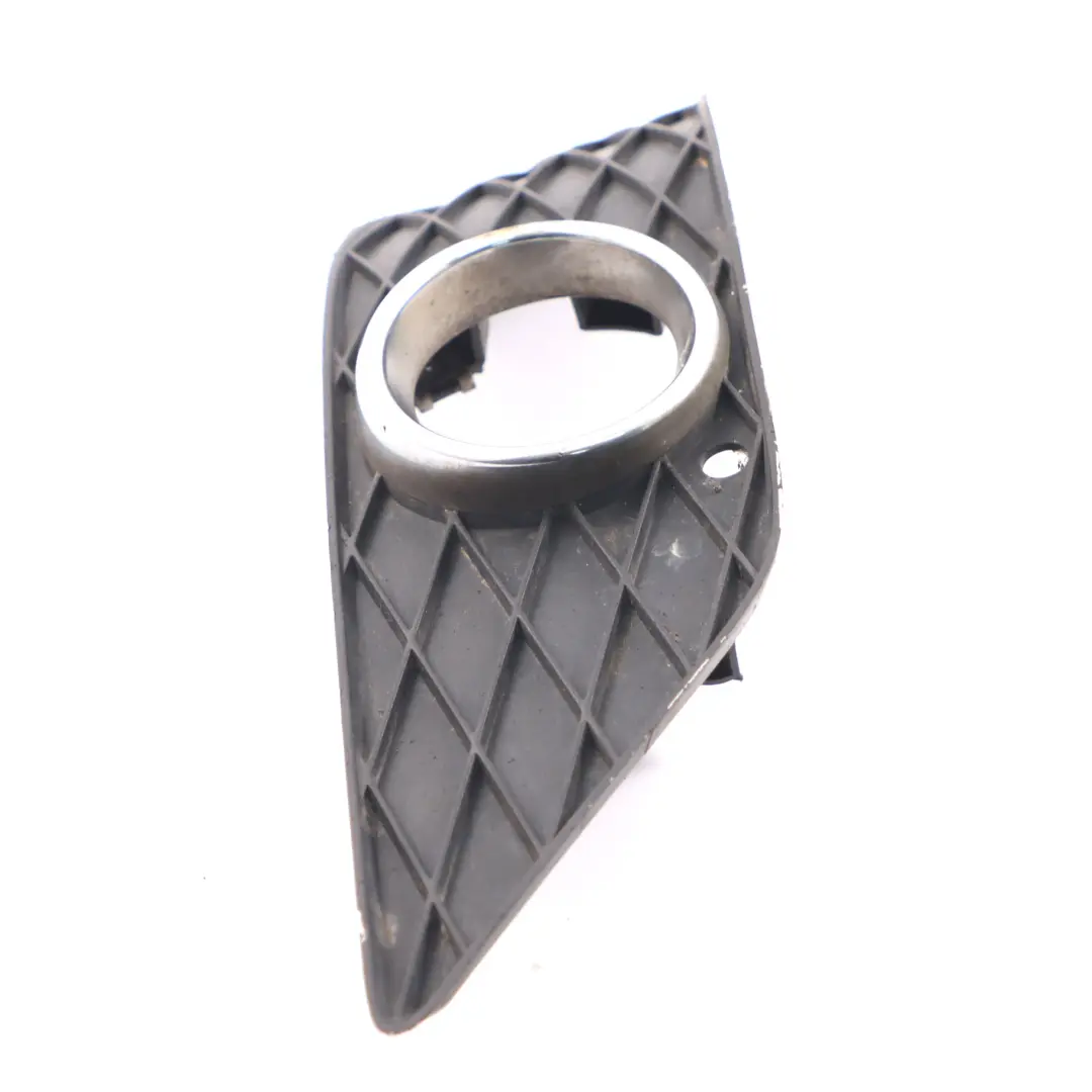 Couvercle de feu antibrouillard pare-chocs avant droit pour Mercedes W245 à propos du numéro de pièce A1698852822 Mercedes W245 Couvercle de feu antibrouillard pare-chocs avant droit - SKU A1698852822-1 - Numéro de pièce A1698852822