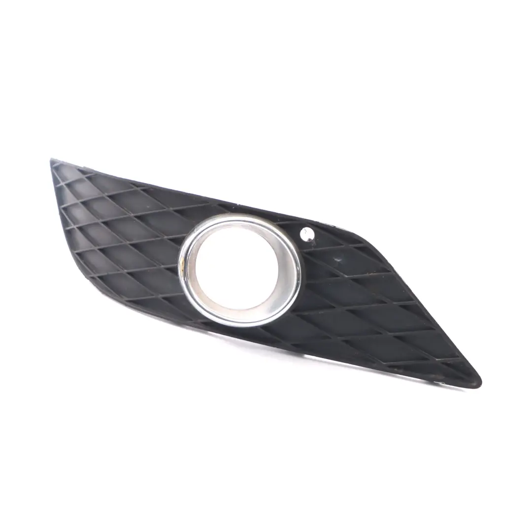 Couvercle de feu antibrouillard pare-chocs avant droit pour Mercedes W245 à propos du numéro de pièce A1698852822 Mercedes W245 Couvercle de feu antibrouillard pare-chocs avant droit - SKU A1698852822-1 - Numéro de pièce A1698852822