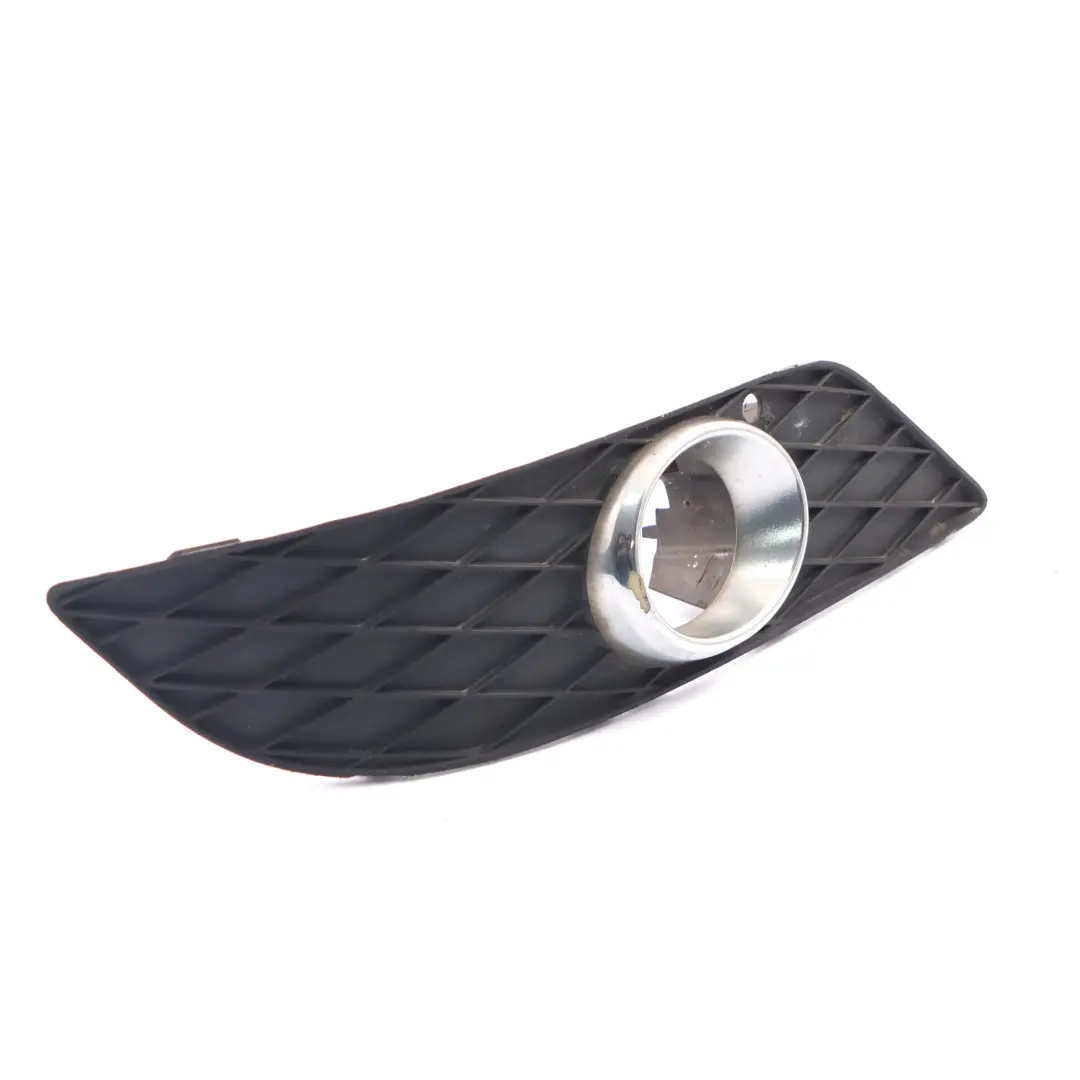 Mercedes W245 Parachoques Delantero Faro Antiniebla Tapa Derecho - SKU A1698852822-1 - Número de pieza A1698852822