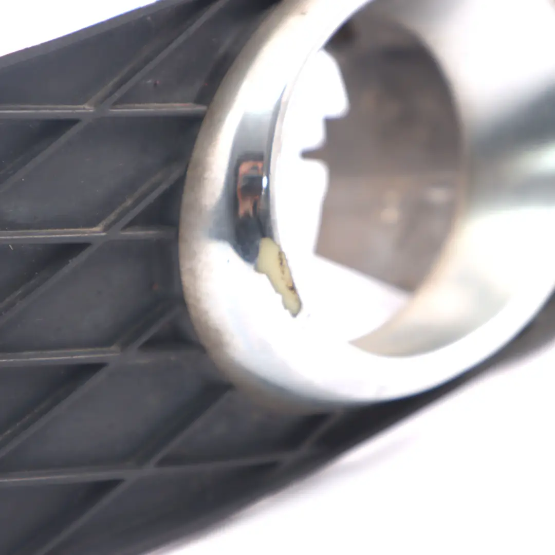 Frontstoßstange Nebelscheinwerfer Abdeckung Rechts für Mercedes W245 mit Teilenummer A1698852822 Mercedes W245 Frontstoßstange Nebelscheinwerfer Abdeckung Rechts - SKU A1698852822-1 - Teilenummer A1698852822