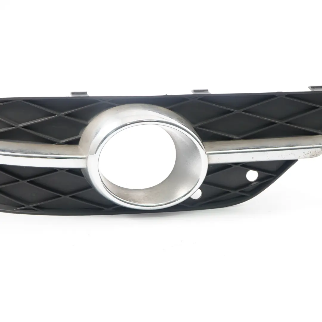 paraurti anteriore fendinebbia sinistra griglia per Mercedes W169 W245 con numero di parte A1698852922 Mercedes W169 W245 paraurti anteriore fendinebbia sinistra griglia - SKU A1698852922 - Numero di parte A1698852922