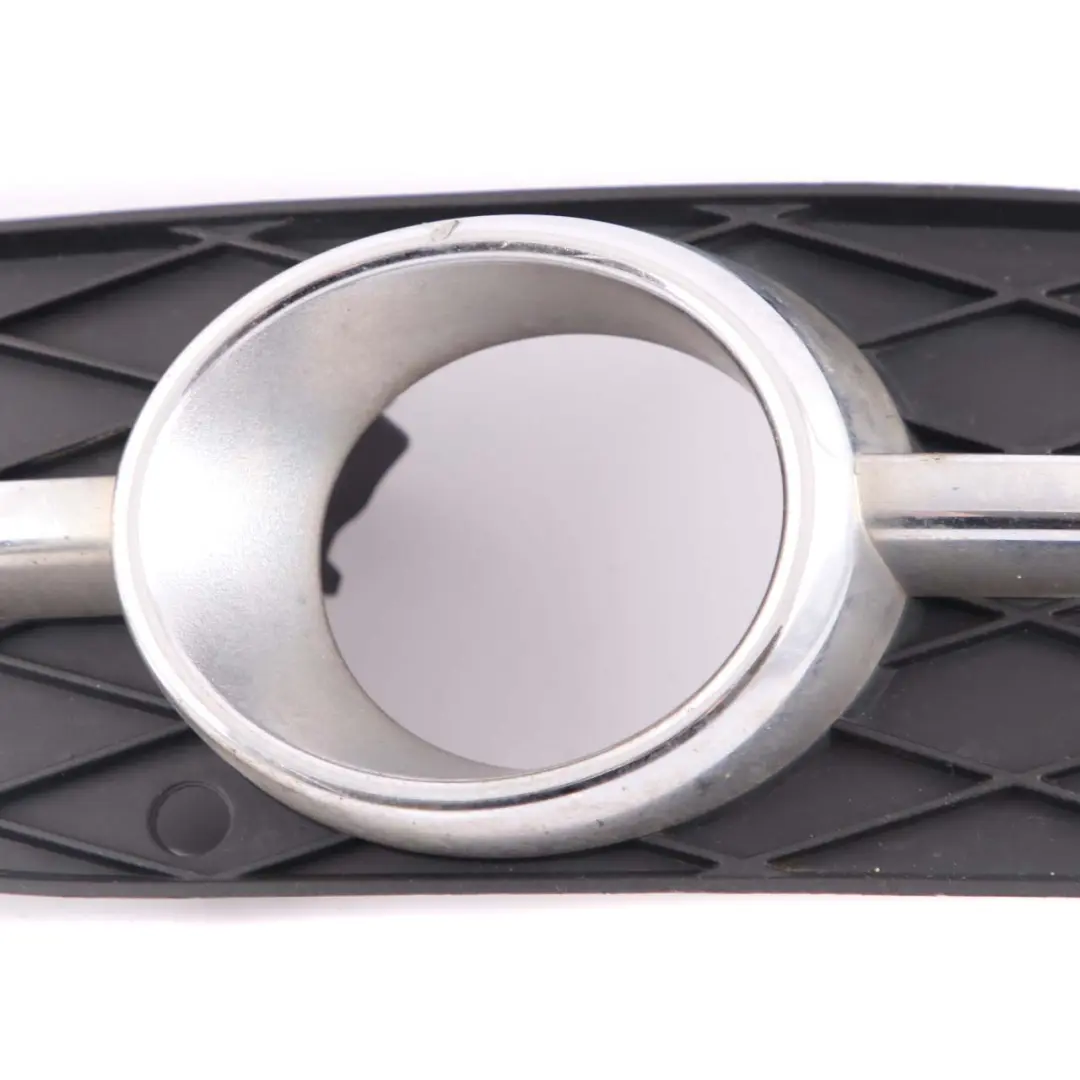 Kratka Atrapa Zaślepka Halogenu Prawy Przód do Mercedes W169 o numerze A1698853022 Mercedes W169 Kratka Atrapa Zaślepka Halogenu Prawy Przód - SKU A1698853022 - Numer Części A1698853022