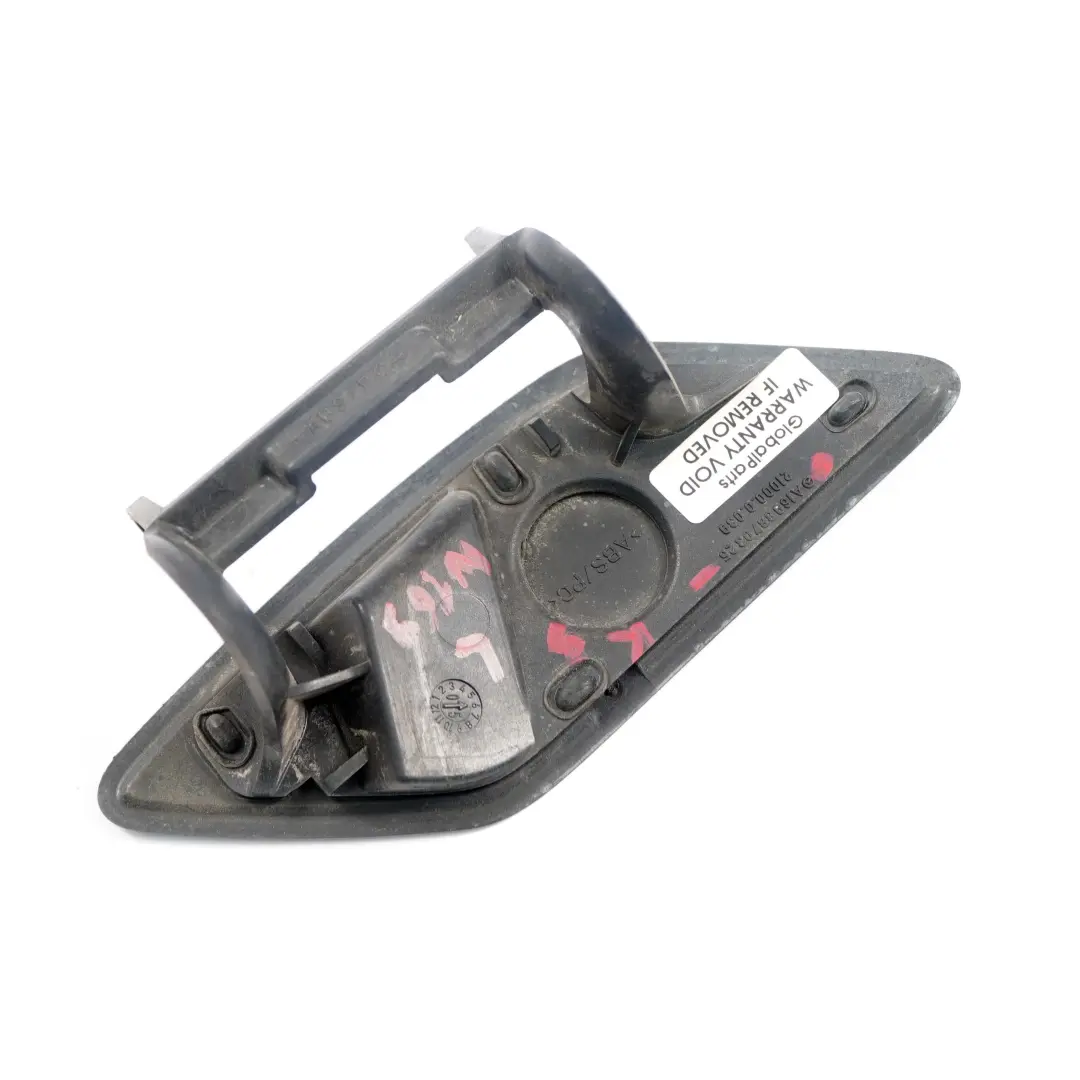 Osłona Spryskiwacza Zaślepka Lewa Czarna do Mercedes W169 o numerze A1698870325 Mercedes W169 Osłona Spryskiwacza Zaślepka Lewa Czarna - SKU A1698870325-KB - Numer Części A1698870325