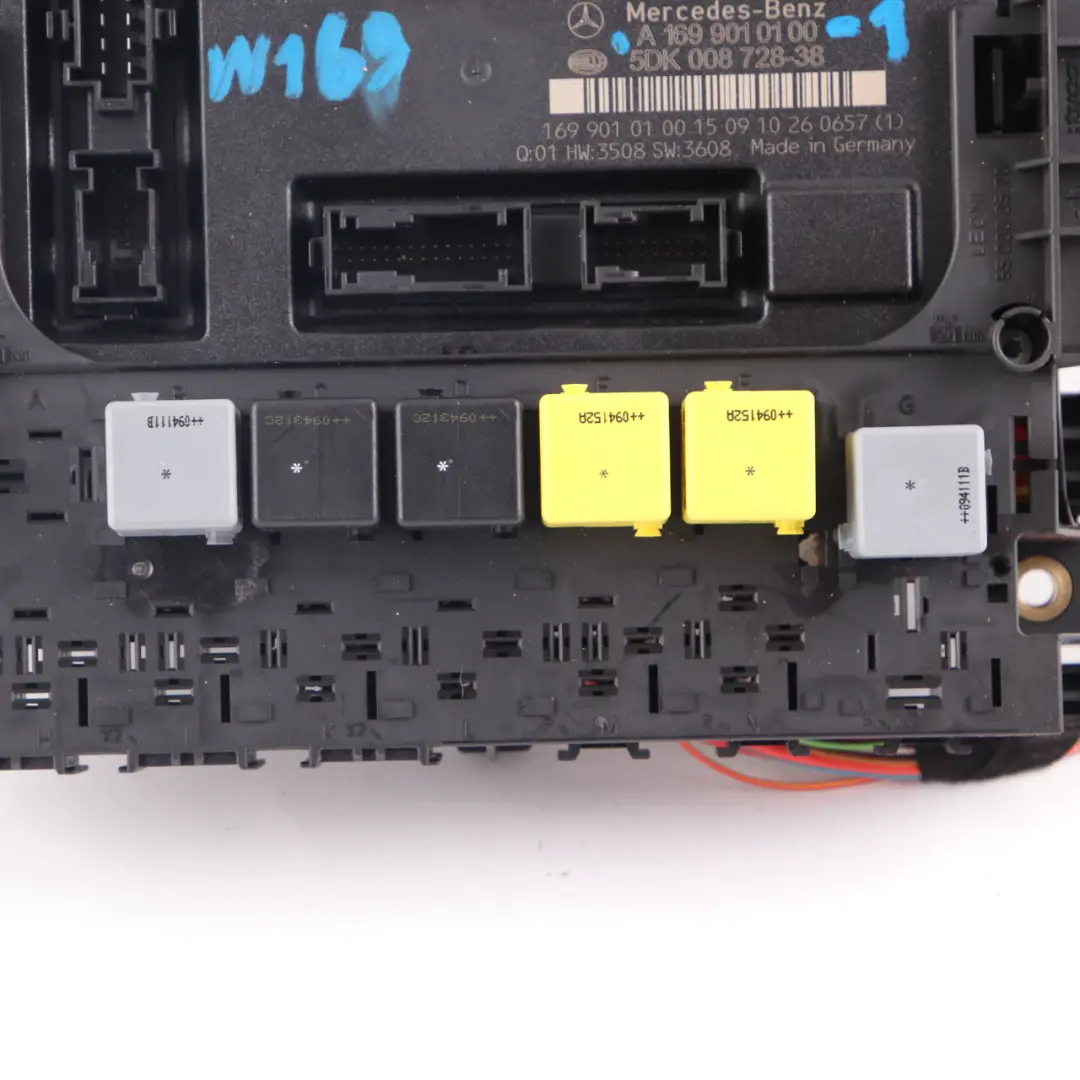 Scatola dei fusibili Mercedes W169 W245 Sam Modulo di controllo ECU per con numero di parte A1699010100 Scatola dei fusibili Mercedes W169 W245 Sam Modulo di controllo ECU - SKU A1699010100-1 - Numero di parte A1699010100