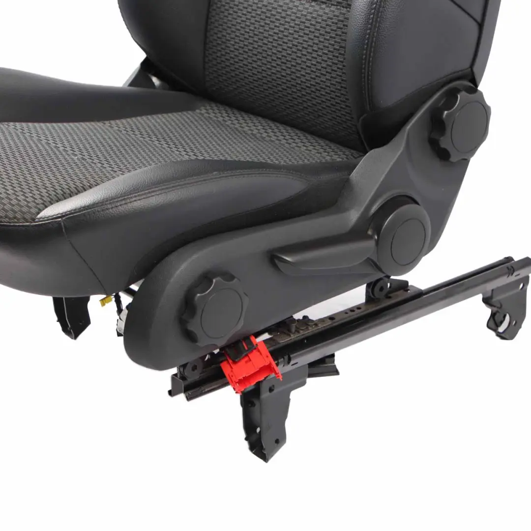 Stoff Leder Vorne Links Sitz Schwarz Anthrazit für Mercedes W169 mit Teilenummer A1699106947 Mercedes W169 Stoff Leder Vorne Links Sitz Schwarz Anthrazit - SKU A1699106947-2 - Teilenummer A1699106947