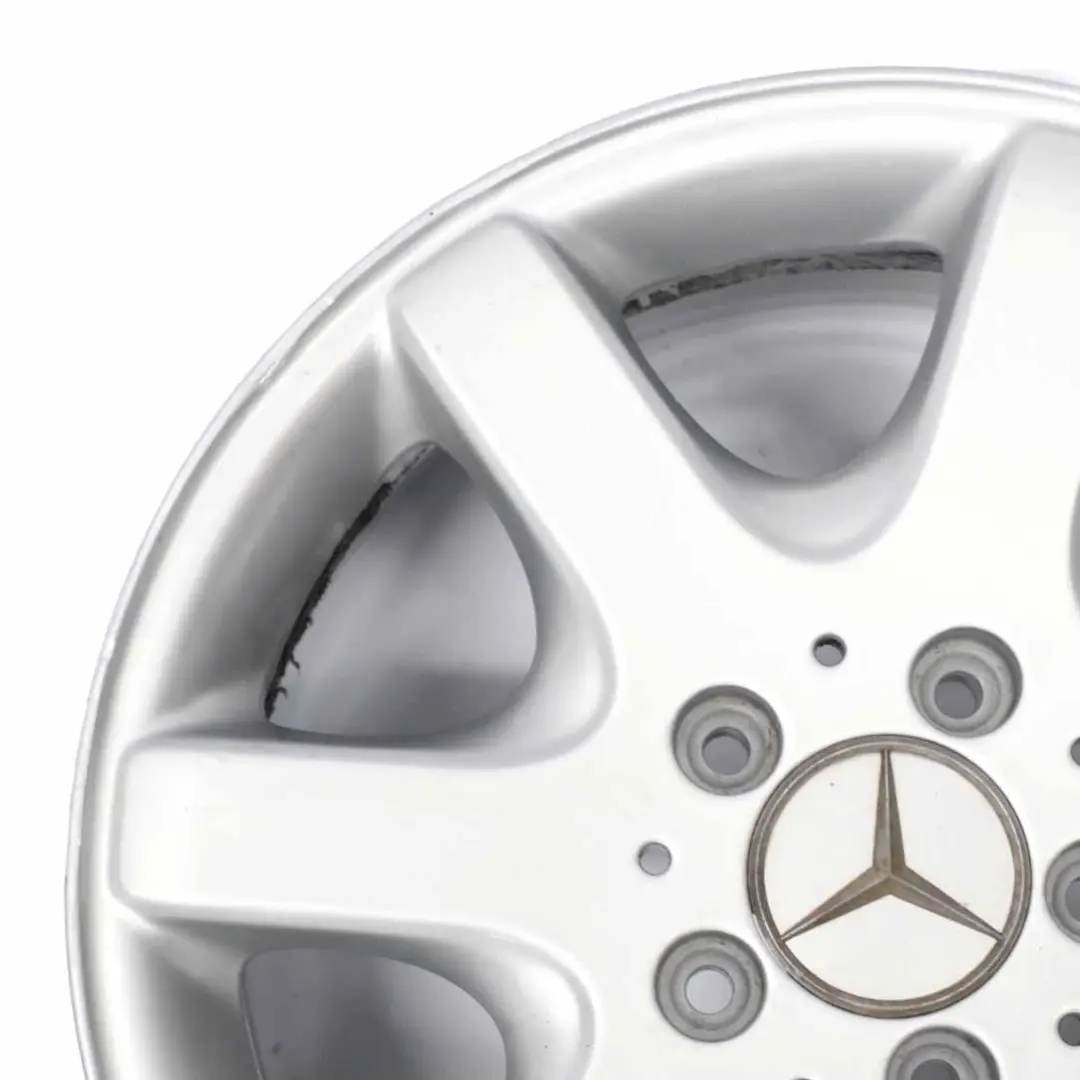 Cerchio anteriore in lega argento 16" 7J ET:37 per Mercedes SLK R170 con numero di parte A1704010202 Mercedes SLK R170 Cerchio anteriore in lega argento 16" 7J ET:37 - SKU A1704010202-1 - Numero di parte A1704010202